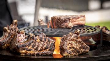 Côte de boeufs au brasero, une spécialité Osmose